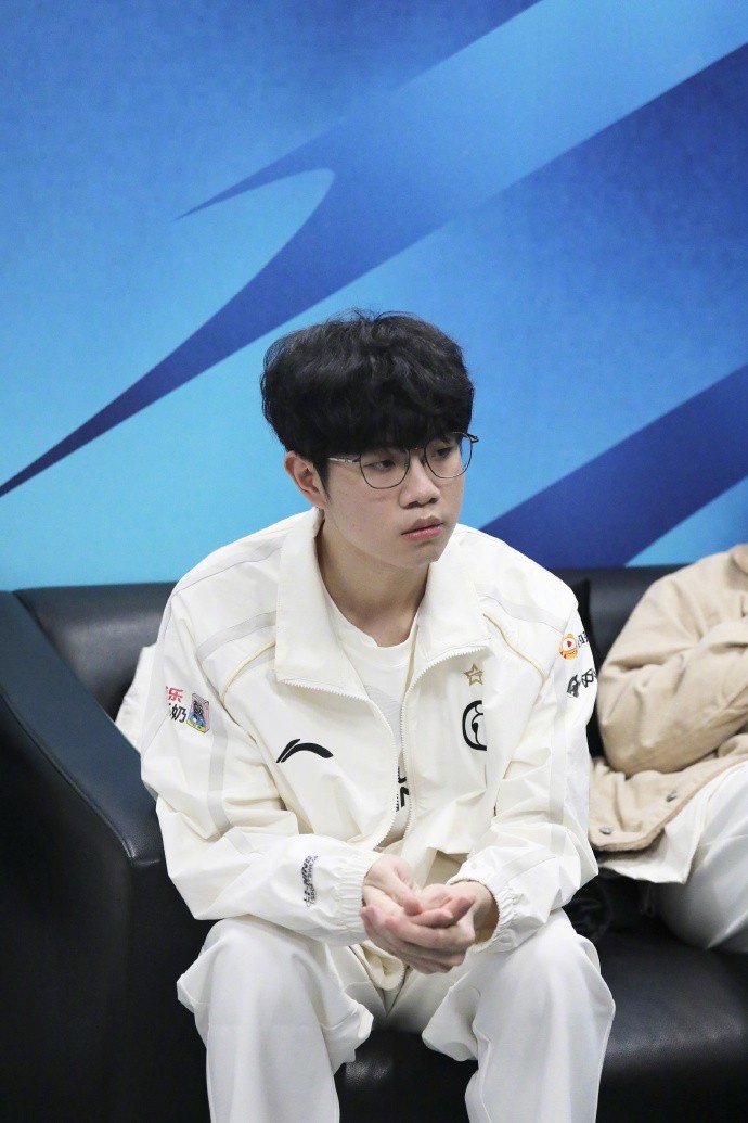 不敌WBG后IG发布赛场返图：折锋未折气，敛志更砺心