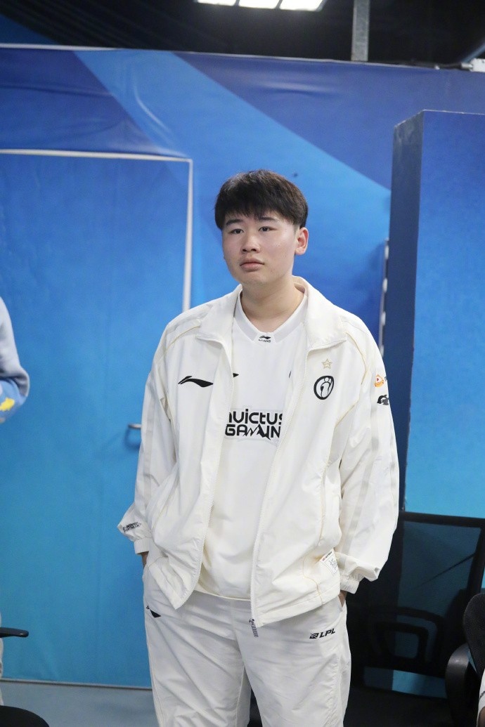 不敌WBG后IG发布赛场返图：折锋未折气，敛志更砺心